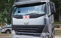 Bình Dương: Đoàn xe quá tải dán logo "lạ" bị xử lý