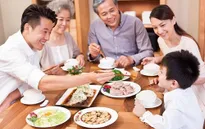 Bữa cơm gia đình thời hiện đại