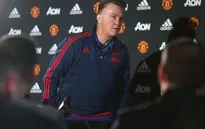 Cảm thấy bị xúc phạm, HLV Van Gaal rời họp báo sau 5 phút