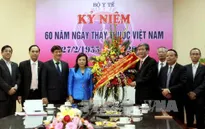 Đồng chí Đinh Thế Huynh chúc mừng ngành Y nhân ngày Thầy thuốc