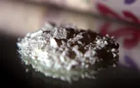Colombia: Bắt 1 phụ nữ giấu cocaine trong túi nâng ngực