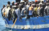 Italy: Bắt nghi phạm liên quan đến vụ chìm tàu chở người nhập cư
