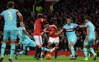 Hòa may trước West Ham, Man Utd lỡ ngôi đầu