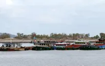 Bắt quả tang vụ khai thác cát trái phép quy mô lớn