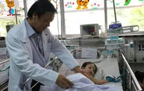 Mổ nội soi bướu gan khổng lồ cho bé 18 tháng tuổi