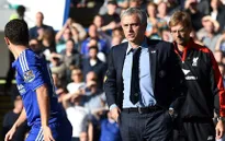 Truyền thông Anh đặt dấu hỏi về tương lai của Mourinho sau trận thua Liverpool
