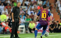 Messi hạ bệ “Vua bóng đá” Pele