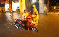 Hà Nội: Nhiều tuyến phố ngập nặng sau mưa lớn