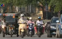 Cuộc sống người Hà Nội đảo lộn vì nắng nóng