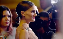 Natalie Portman tỏa sáng trên thảm đỏ LHP Quốc tế Toronto 2015