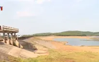 Khó khăn chồng chất do khô hạn tại các tỉnh miền Trung