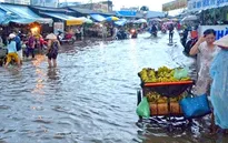 Mưa lớn gây ngập nặng nhiều khu dân cư tại TP.HCM