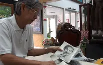 Gặp người lưu giữ những bức tranh quý về Chủ tịch Hồ Chí Minh