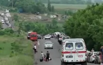 Ukraine: Người dân xếp hàng chờ đợi tại các chốt kiểm tra