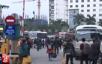 Xe khách ngang nhiên nhồi nhét khách tại bến xe Mỹ Đình