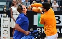 Nole dốc rượu mời phóng viên ở Rome Masters