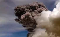 Núi lửa Cotopaxi phun trào, Ecuador ban bố tình trạng khẩn cấp