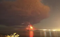 Chile: Núi lửa Calbuco phun trào 2 lần trong 24 giờ