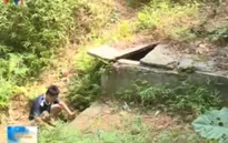 Nghịch lý người dân dùng nước bẩn bên công trình cấp nước sạch