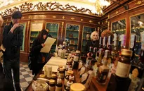 Lạc bước vào cửa hàng nước hoa 600 năm tuổi ở Italy