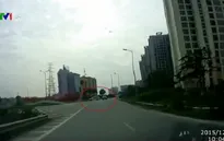 Ô tô quay đầu, đi ngược chiều trên cao tốc Pháp Vân - Cầu Giẽ
