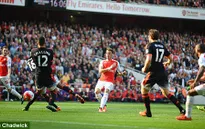 Ozil khiến Man Utd nếm mùi đau khổ