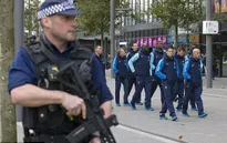Cảnh sát có vũ trang theo sát tuyển Pháp ở Wembley