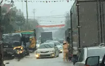 Quảng Ninh bất ngờ mưa lớn, đường ngập nặng, cảnh báo lũ quét