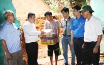Chung tay cứu trợ đồng bào lũ lụt ở Quảng Ninh