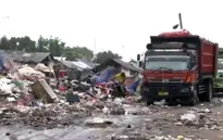 Bãi rác khổng lồ tại Indonesia – Nơi làm việc của 6.000 người