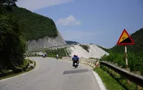 Các đoạn đường có sương mù được dán giấy phản quang