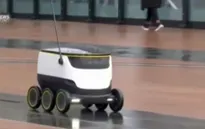 Robot giúp vận chuyển quà cho ông già Noel