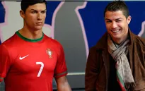 Chơi trội, Ronaldo tạo mẫu tóc cho tượng sáp