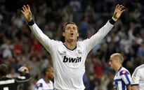 “Messi không phải người phàm trần, Ronaldo là quái vật”