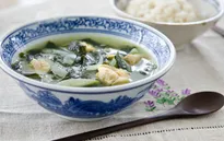 Lạ miệng canh rong biển cá ngừ