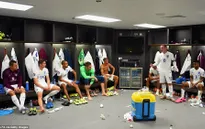 Rooney ăn mừng kỷ lục từ phòng thay đồ tới nhà hàng