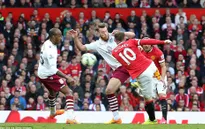 Ghi tuyệt phẩm, Rooney chứng tỏ duyên ghi bàn vào lưới Aston