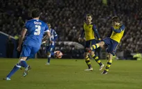 Pha volley ngoạn mục của Rosicky vào lưới Brighton ở FA Cup