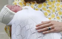 Ngắm công chúa nhỏ đáng yêu nhà hoàng tử William