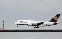 Máy bay của hãng Lufthansa thoát hiểm trong gang tấc