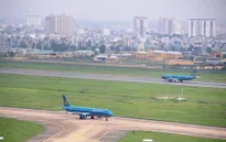 Sân bay Tân Sơn Nhất đóng cửa 15 phút vì chú chó đi lạc