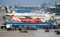 Nước ngập sâu đe dọa an toàn bay ở sân bay Tân Sơn Nhất