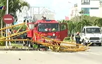 Hàng loạt tai nạn giao thông do sập đổ thiết bị thi công