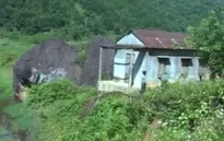 TT-Huế: Nhiều hộ dân sống trong vùng sạt lở