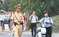 Tỷ lệ học sinh ngoại thành đội mũ bảo hiểm thấp