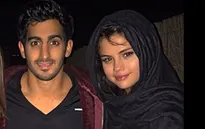 Selena Gomez thân thiết với đại gia Dubai?