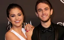 Selena Gomez bất ngờ tình tứ bên trai lạ