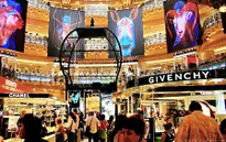 Các trung tâm mua sắm ở Paris hồi sinh sau tấn công khủng bố