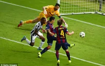Suarez ghi bàn theo kiểu tương tự Morata nâng tỉ số lên 2-1