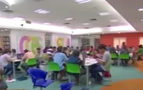 Sinh viên nước ngoài từ bỏ ước mơ tìm việc ở Anh